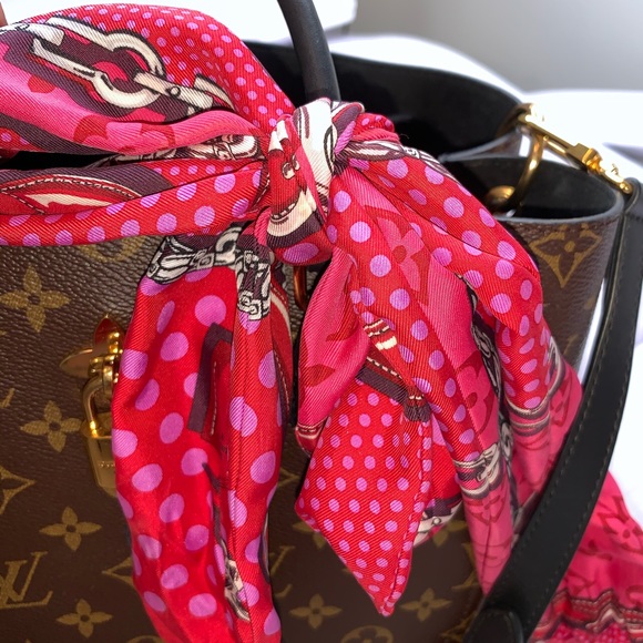 Monogram Authentic Louis Vuitton medium size tote - Picture 8 of 8